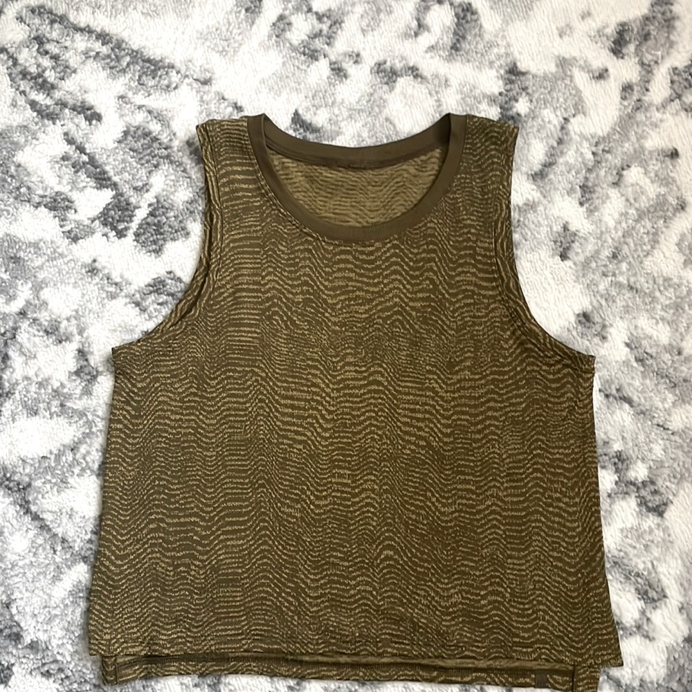 Lululemon crop top